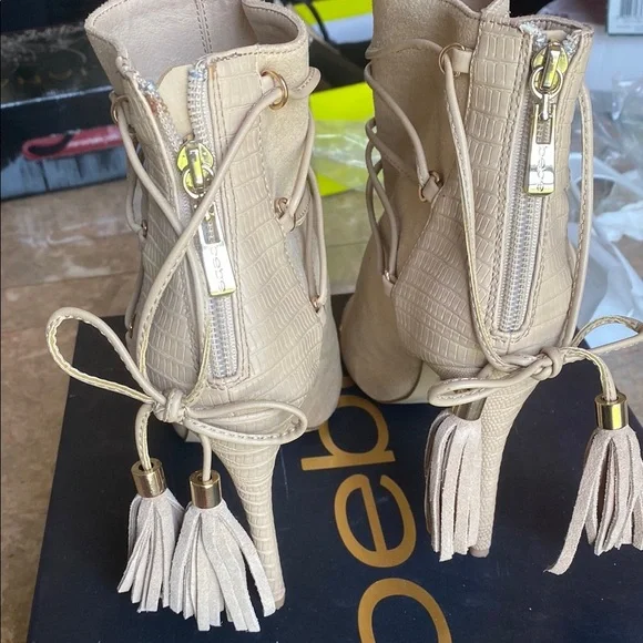 Bebe Cream Heeled Boots for Chic Elegance - Picture 2 of 12